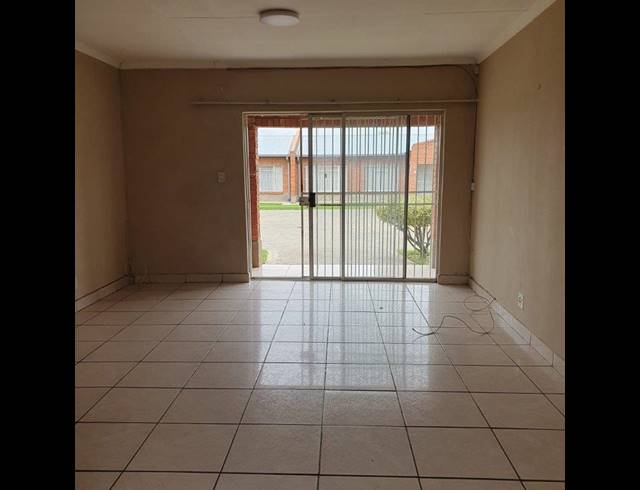 2 BEDROOM TOWNHOUSE FOR SALE IN LADYBRAND